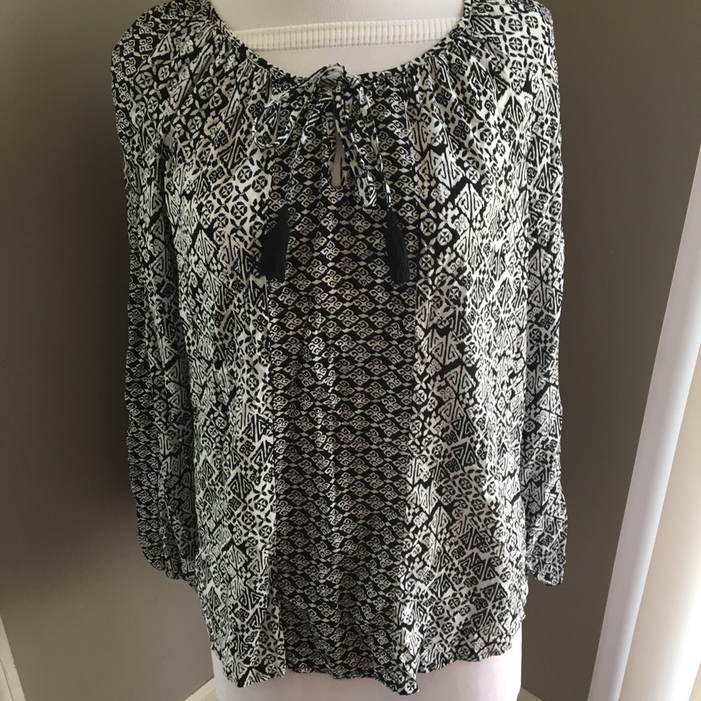 Faded Glory Black and White Blouse